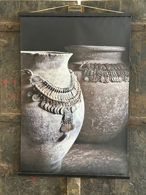 Tuinposter - Kruiken met ketting